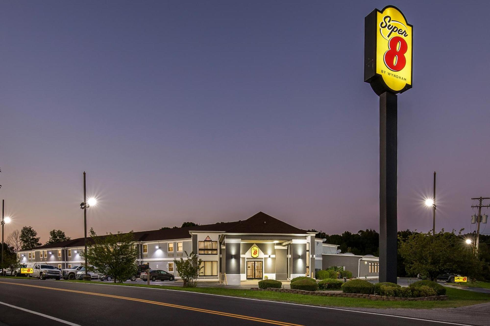 Hotel Super 8 By Wyndham Dickson Exteriér fotografie