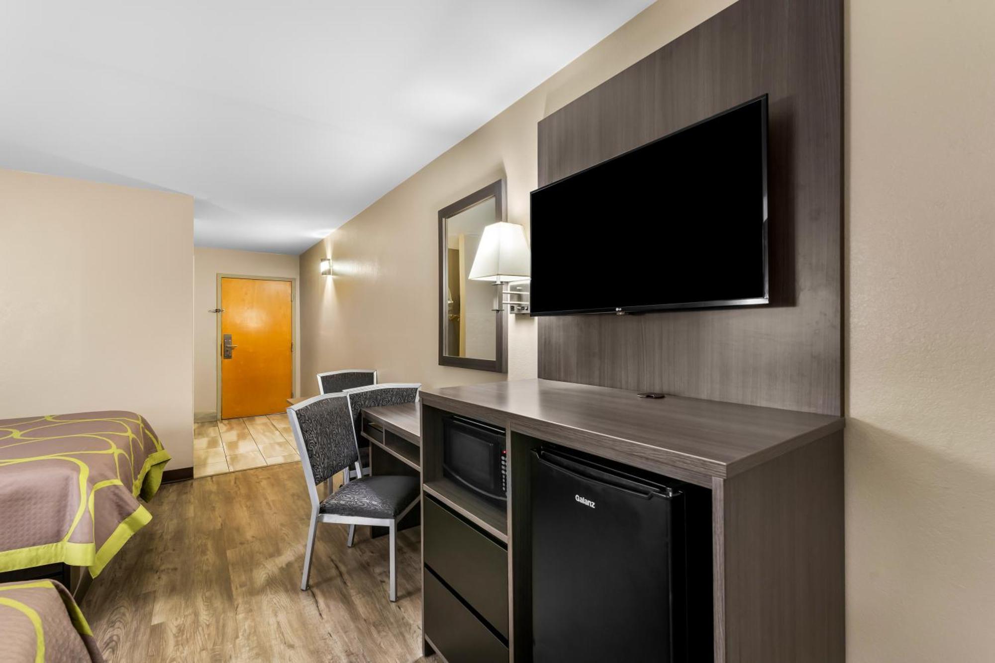 Hotel Super 8 By Wyndham Dickson Exteriér fotografie