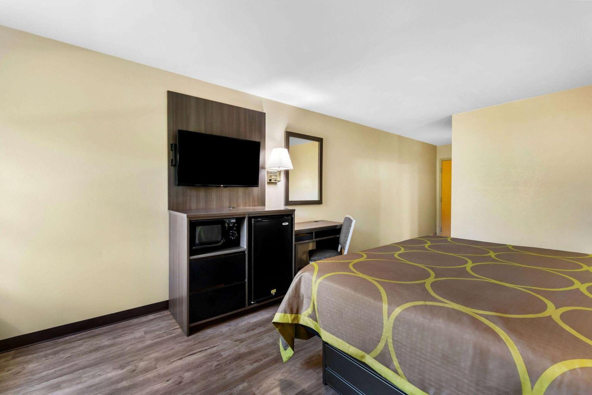 Hotel Super 8 By Wyndham Dickson Exteriér fotografie