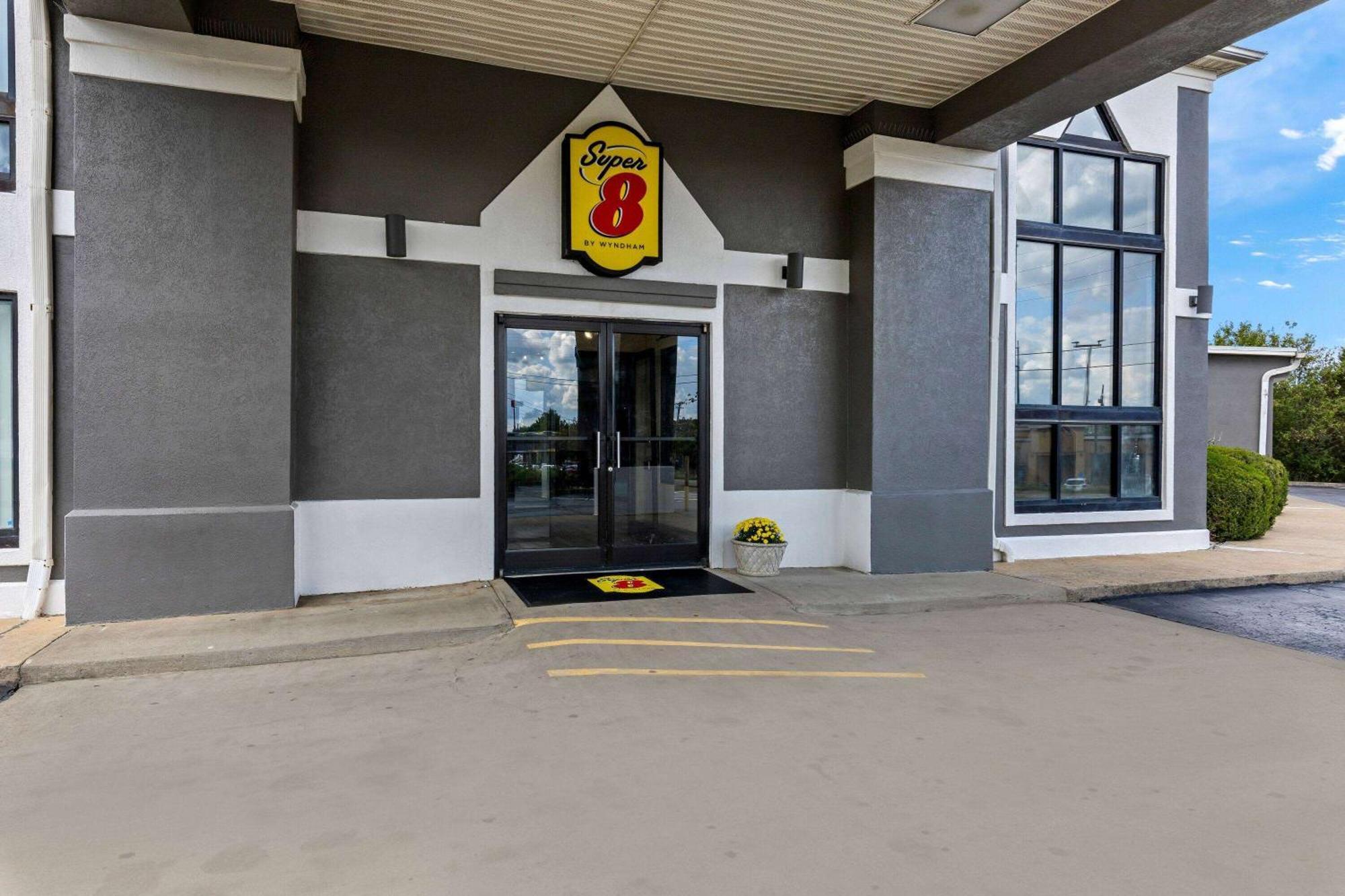 Hotel Super 8 By Wyndham Dickson Exteriér fotografie