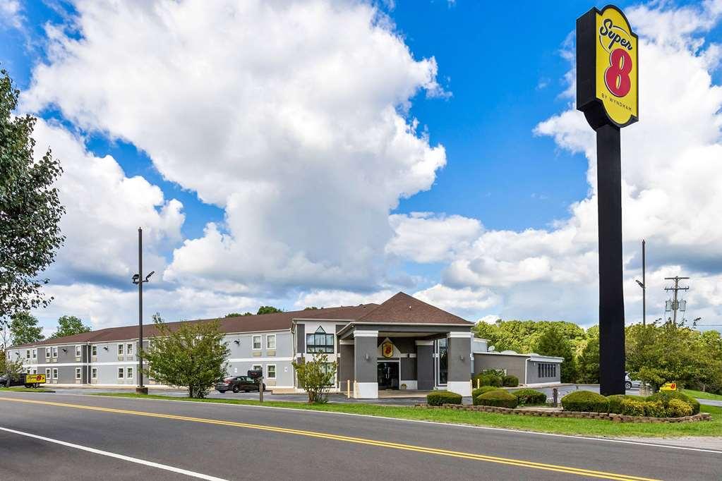 Hotel Super 8 By Wyndham Dickson Exteriér fotografie